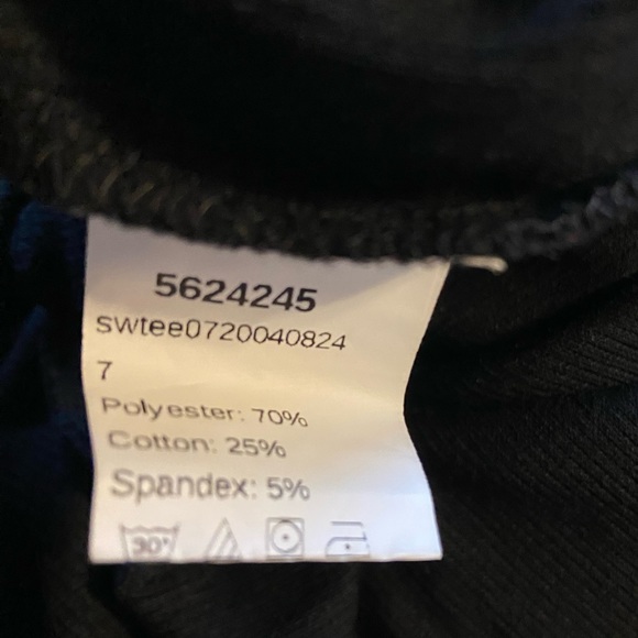 Cute black tee with 🍒 appliqué - Picture 7 of 8